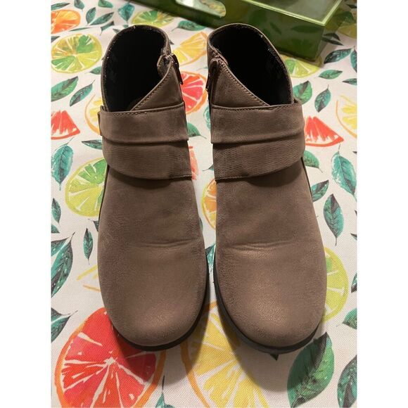 New? The sillian rani Brown Vegan Ankle Boots by Clarks cloud steppers Size 40-9 - Picture 4 of 11